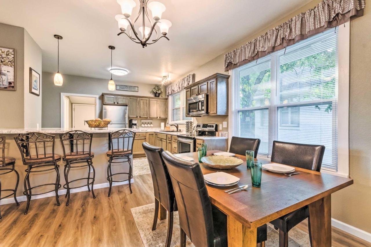 Remodeled Downtown Hot Springs Home With Porch Exterior photo