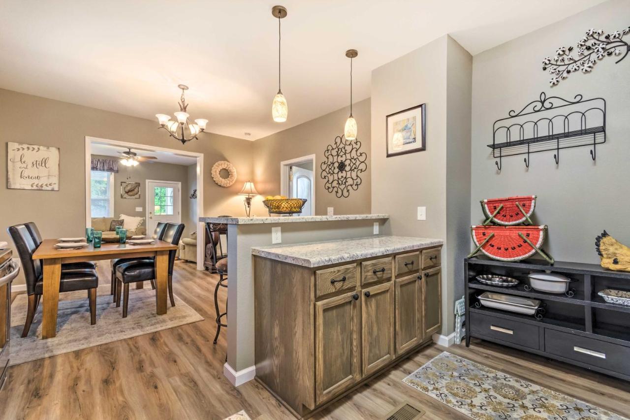 Remodeled Downtown Hot Springs Home With Porch Exterior photo