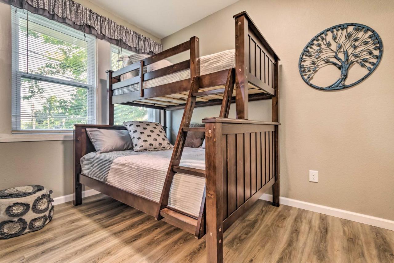 Remodeled Downtown Hot Springs Home With Porch Exterior photo