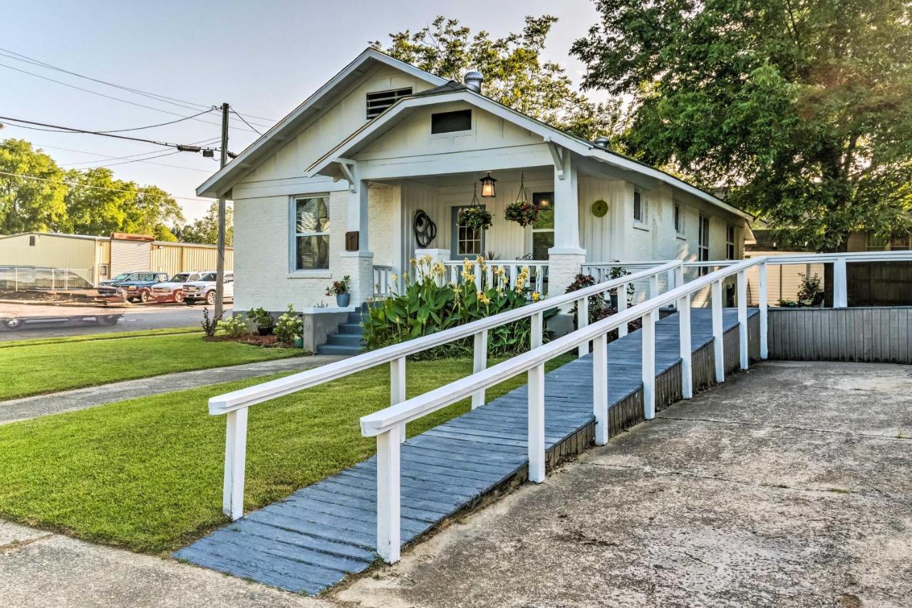 Remodeled Downtown Hot Springs Home With Porch Exterior photo